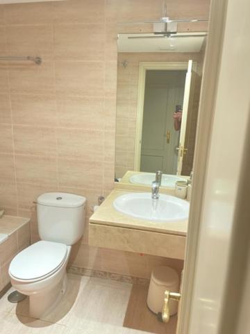 Hacienda Nagueles 1, 2 Bed 2 Bath, Large Terrace 400M From Beach 马尔韦利亚 外观 照片